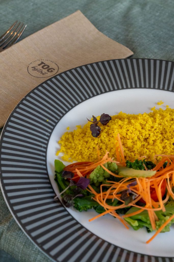 Cous cous alla curcuma con verdure di stagione