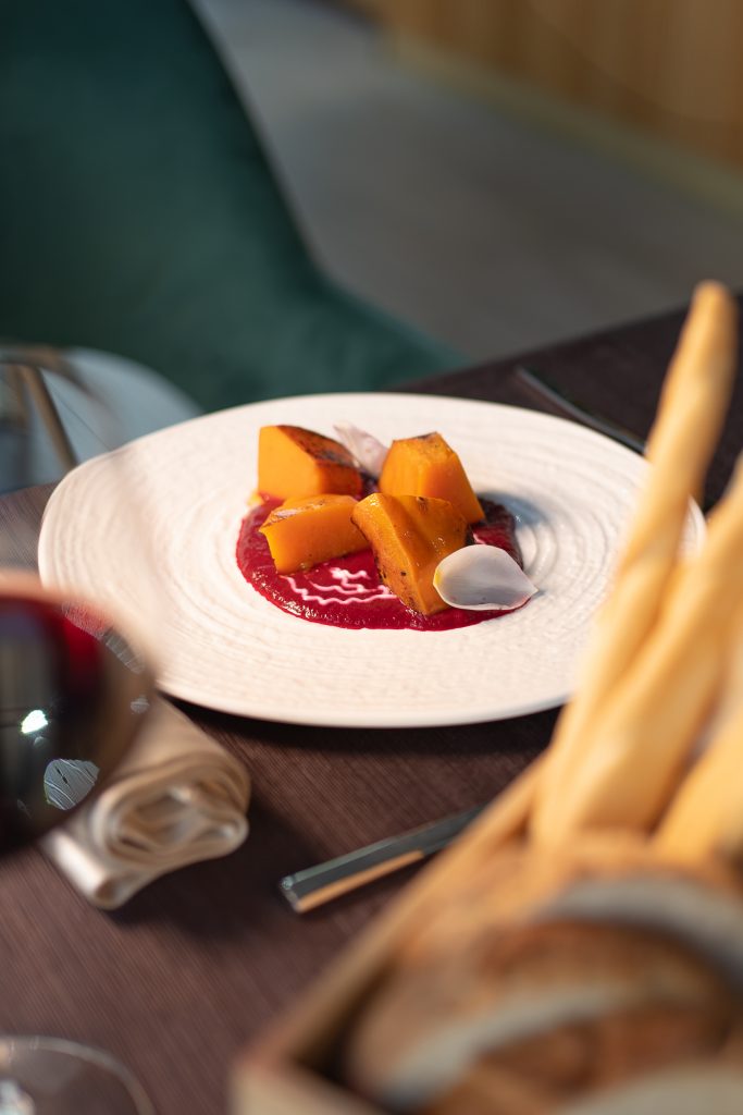 Zucca in agrodolce, barbabietola e yogurt