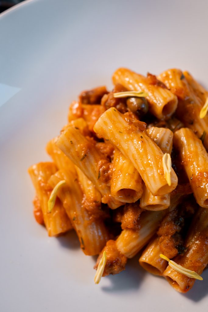 Rigatoni, rana pescatrice alla puttanesca
