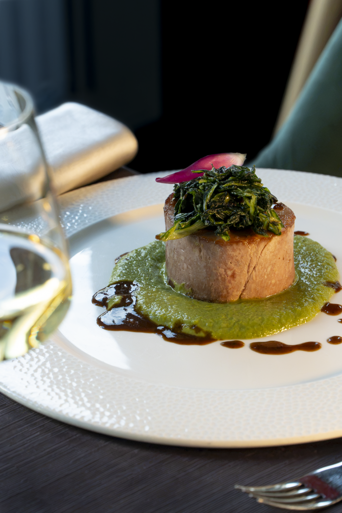 Filetto di maialino con cime di rapa